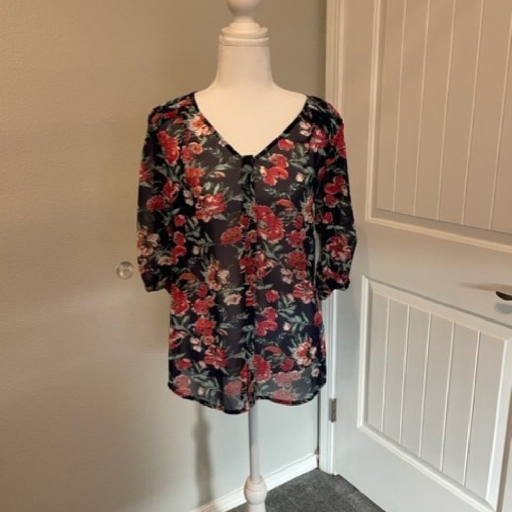 Skies are Blue Mayven V-Neck Blouse - M
